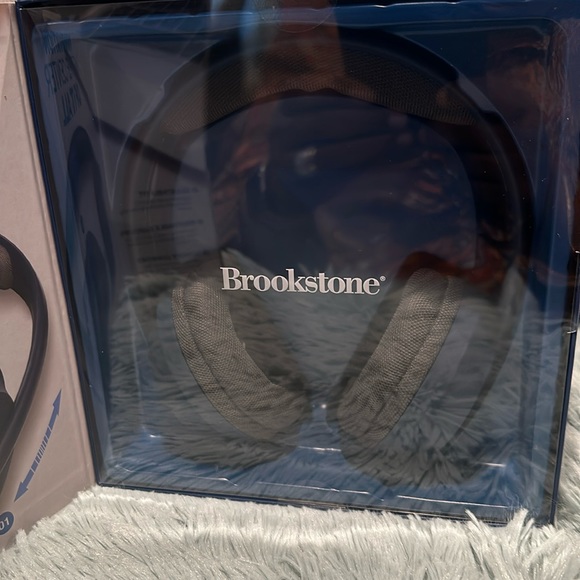 Brookstone Smart Touch Wireless Headphones with Bluetooth, Soft Ear cups. - Picture 6 of 7